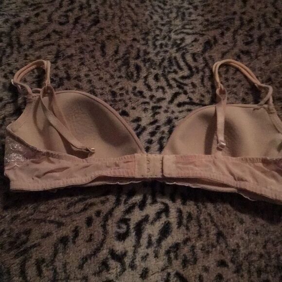 Victoria’s Secret Angels Demi Bra​​​​​​​ - Picture 5 of 5